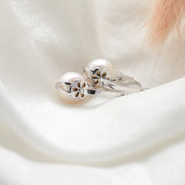 Essential pearl earrings KLANI Image