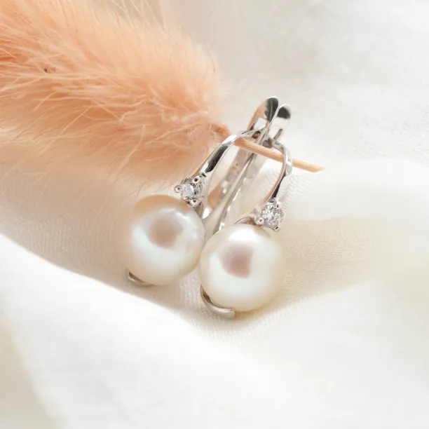 Essential pearl earrings KLANI Image