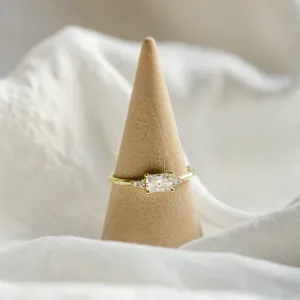 Originální zásnubní prsten s moissanity GLOW Thumbnail