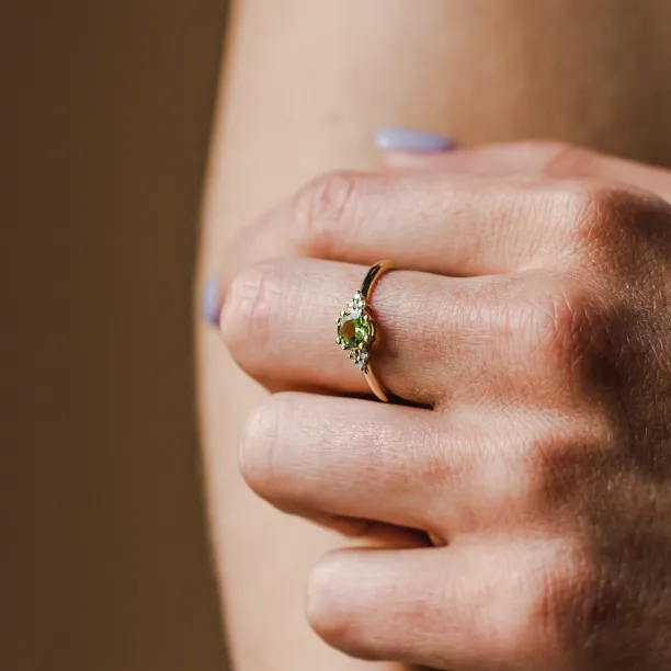 Zlatý prsten s drahokamem peridot a diamanty MONNY Image