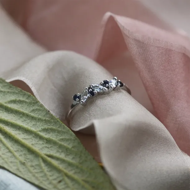 Zlatý prsten se safíry a diamanty  VALLY Image