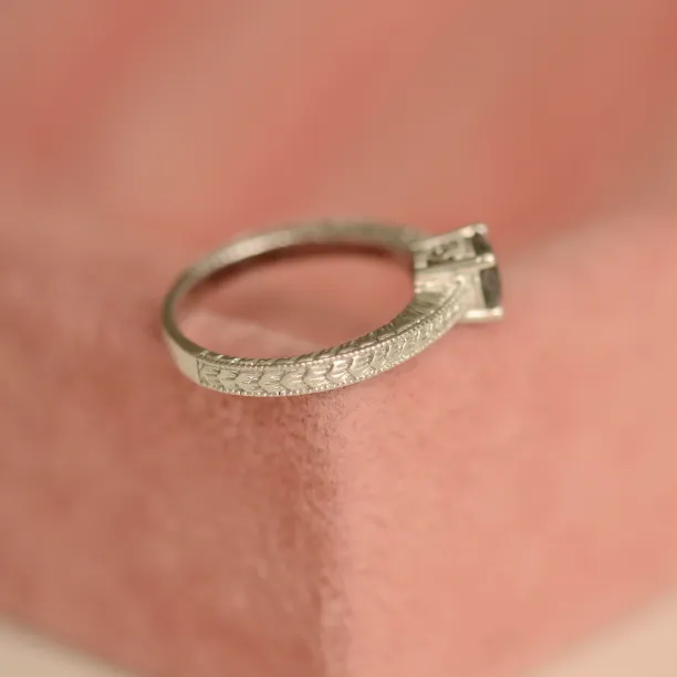 Zlatý prsten s rutil quartzem ve viktoriánském stylu STAI Image