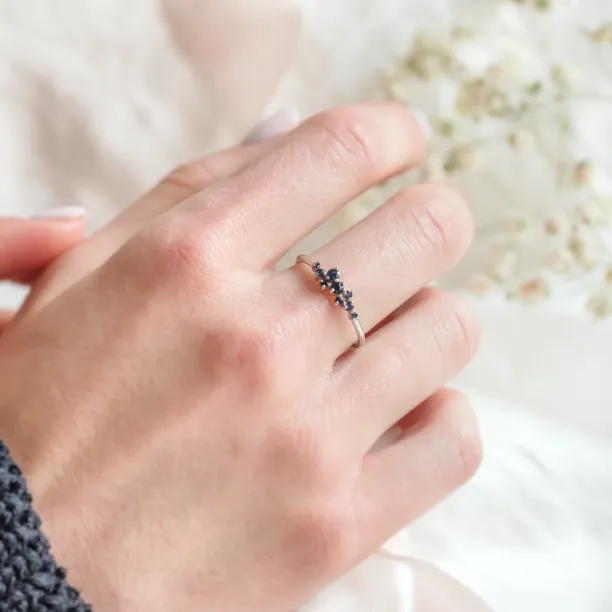 Zlatý cluster prsten se safíry CLARA Image