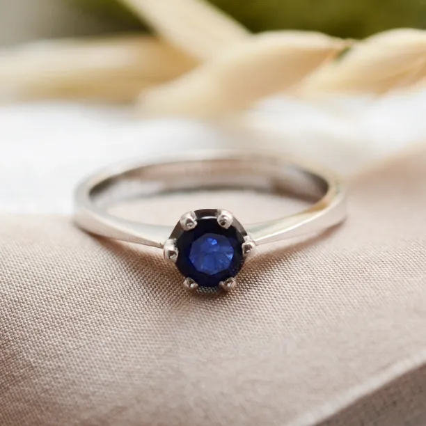 Unique gold ring with sapphire 0.5ct FLORA Image