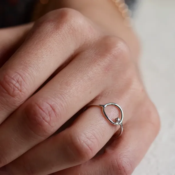 Gold minimalist ring with salt and pepper diamond MERIDA Image
