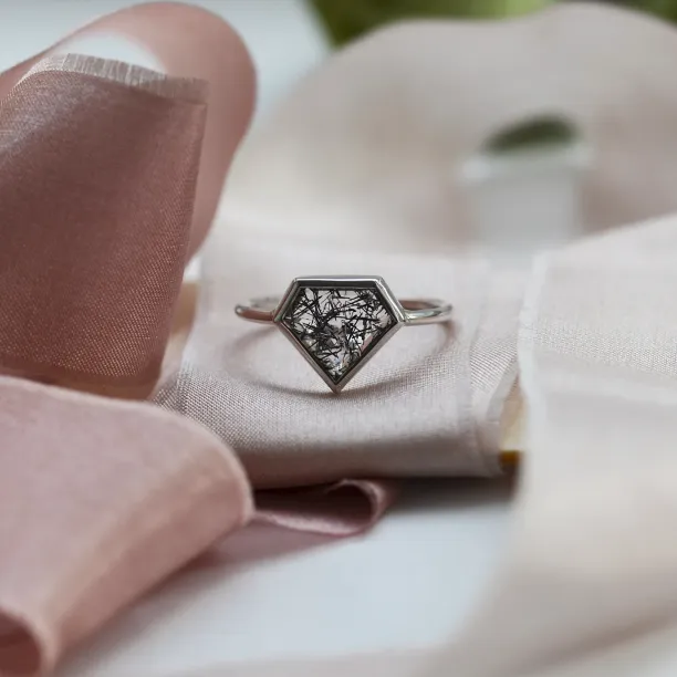 Zlatý minimalistický prsten s rutil quartzem ALMONTE Image