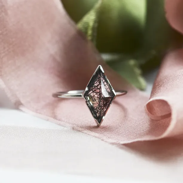 Zlatý minimalistický prsten s rutil quartzem BENITO Image