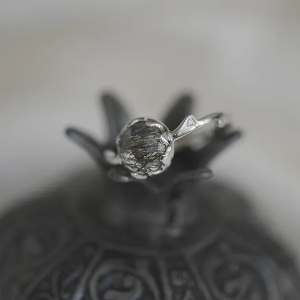 Zlatý minimalistický prsten s rutil quartzem a diamanty HELLIN Image