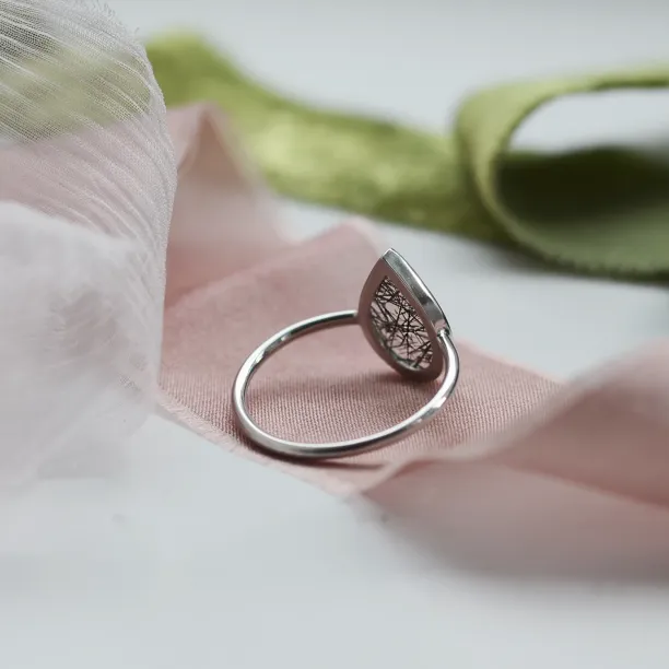 Zlatý minimalistický prsten s rutil quartzem UBEDA Image