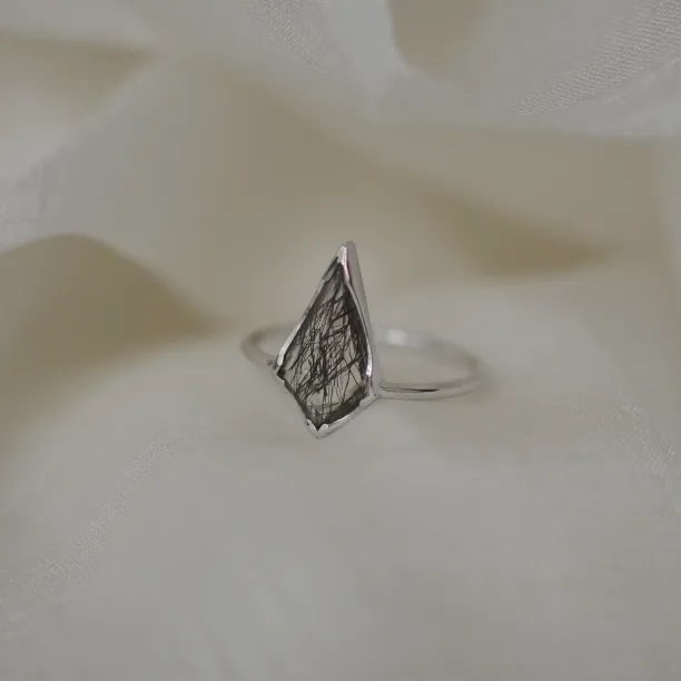 Zlatý minimalistický prsten s rutil quartzem BUNO Image