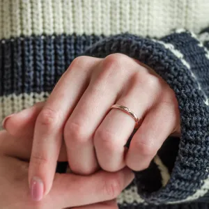 Minimalistické snubní prsteny s tepaným povrchem GOLI Thumbnail