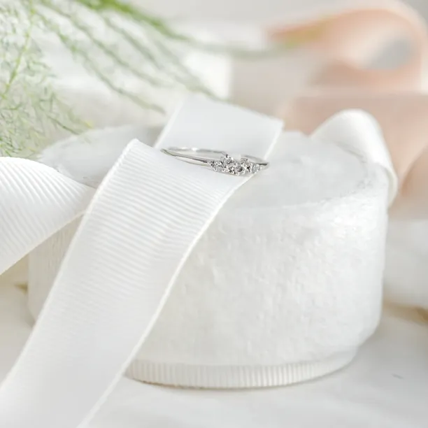 Gold ring with salt and pepper diamonds CLUSTER Image