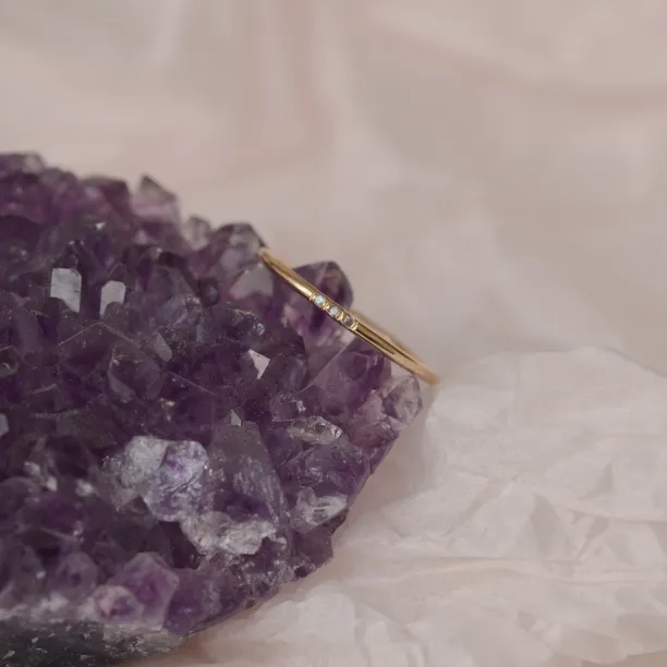 Zlatý minimalistický prsten s diamanty salt and pepper OLU Image