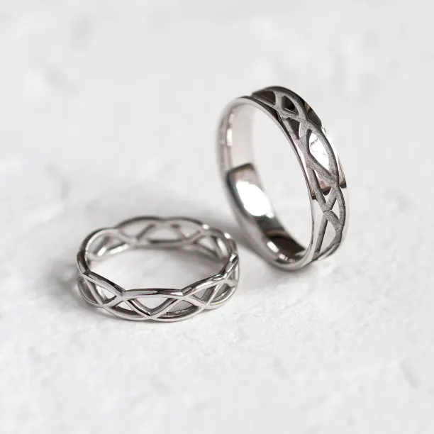 Originální snubní prsteny ze zlata s motivem ornamentu LESI Image