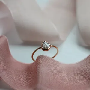 Minimalistický prsten ze zlata s diamantem salt and pepper XENÉ Thumbnail