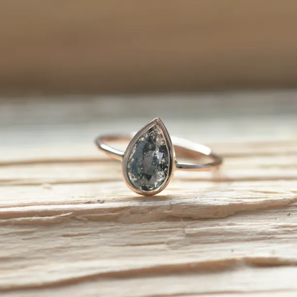 Zásnubní prsten ze zlata s diamantem salt and pepper ARDALES Image