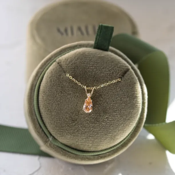 Gold pendant with orange lab grown diamond and classic diamond SOLARIS Image