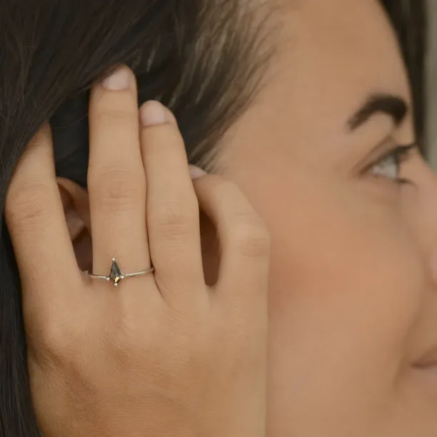 Zlatý prsten s diamantem  salt and pepper ANZI Image