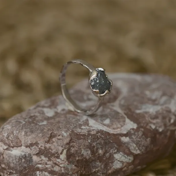 Prsten z zlata se surovým diamantem GONI Image