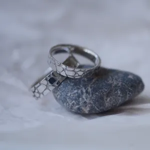 Zlaté snubní prsteny s designem oblázků TORFA Thumbnail