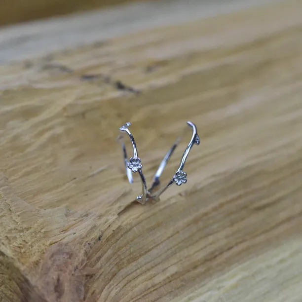 Zlatý prsten ve tvaru sedmikrásky FLOWE Image