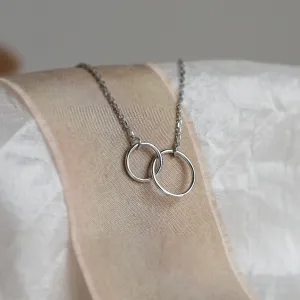 Minimalistický zlatý náhrdelník s kruhy VOVET Thumbnail