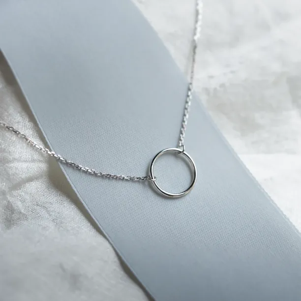 Gold minimalist necklace with a circle KARMA Image