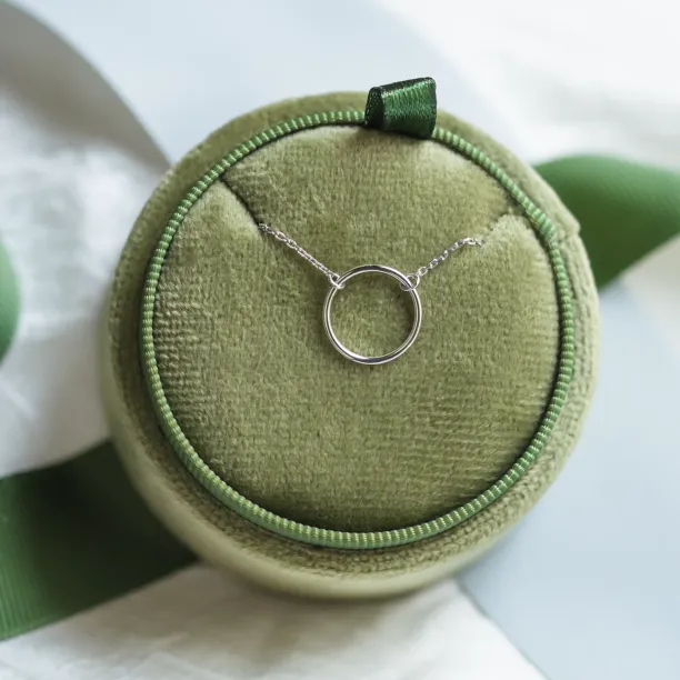 Gold minimalist necklace with a circle KARMA Image