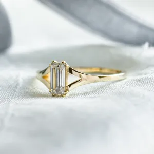 Atypical gold ring with baguette moisanite KEIRA Thumbnail