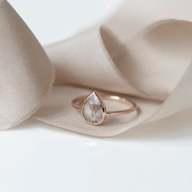 Zlatý prsten s diamantem salt and pepper XENA Image