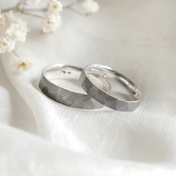 Hammered Wedding Rings made in gold PERU Image