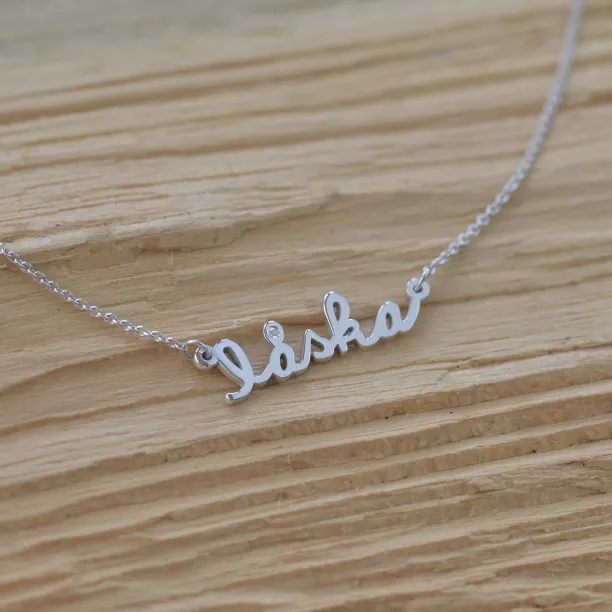 Zlatý řetízek s diamantem a nápisem LÁSKA Image
