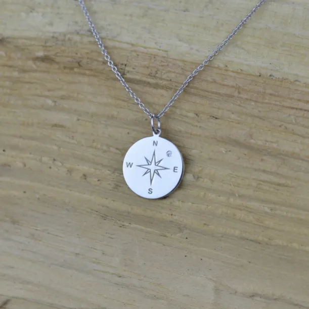 Stříbrný přívěsek s kompasem a diamantem MAP Image