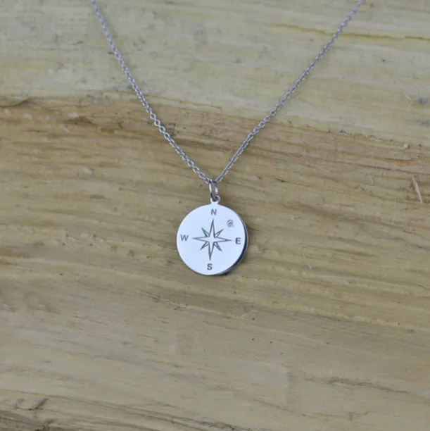 Stříbrný přívěsek s kompasem a diamantem MAP Image