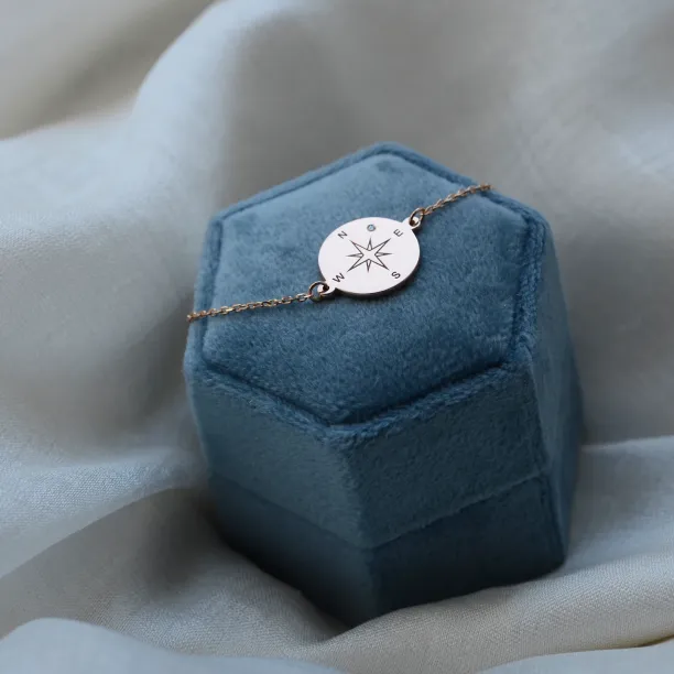 Zlatý náramek s kompasem a diamantem BOBBIE Image