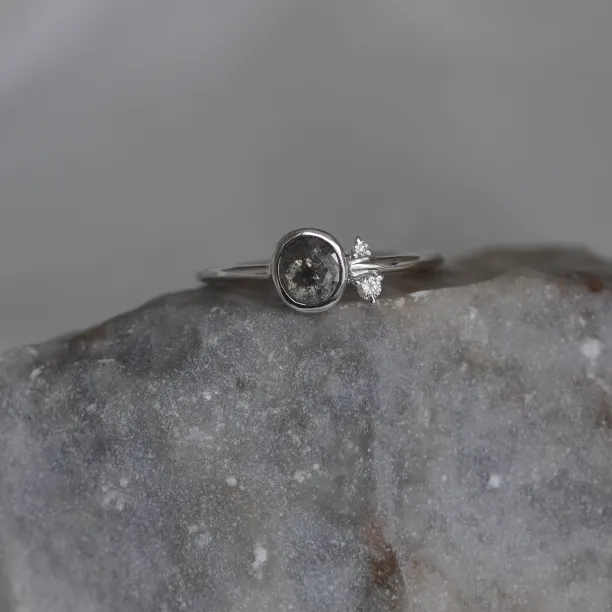 Zlatý prsten s diamantem salt and pepper MELISSA Image