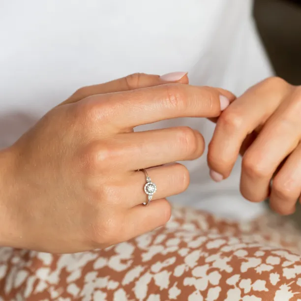 Netradiční zásnubní prsten s diamanty CARLITA Image