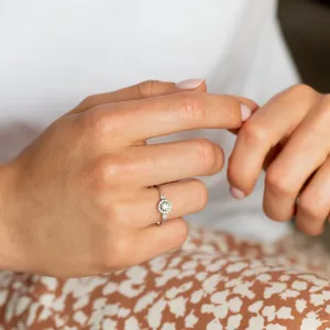 Netradiční zásnubní prsten s diamanty CARLITA