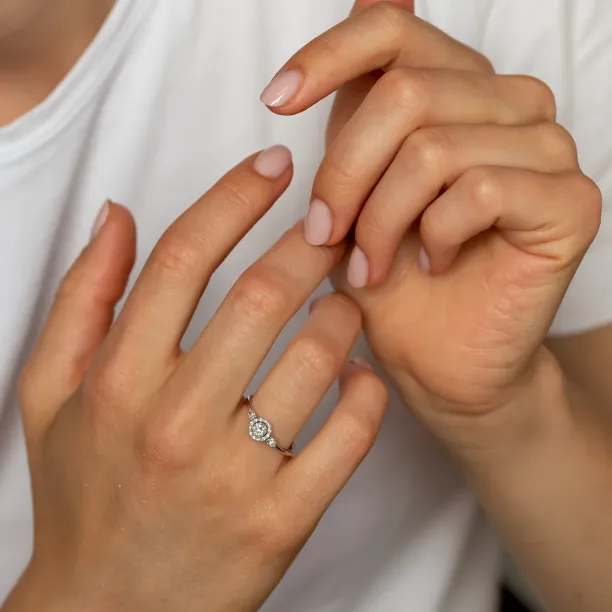 Netradiční zásnubní prsten s diamanty CARLITA Image