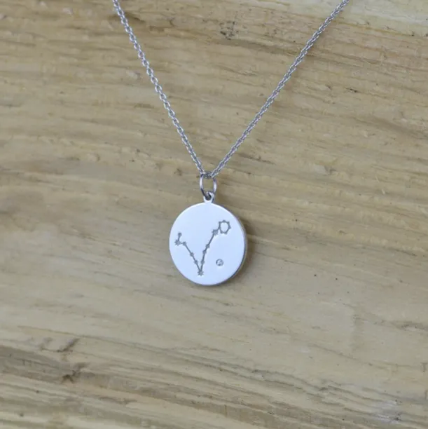 Stříbrný přívěsek se souhvězdím zvěrokruhu a diamantem ZODIAC Image