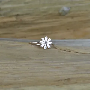 Originální stříbrný prsten s diamantem a gravírem LEXI Thumbnail