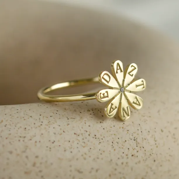 Originální prsten ze zlata s diamantem a gravírem LEXI  Image