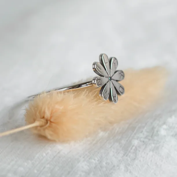 Originální prsten ze zlata s diamantem a gravírem LEXI  Image