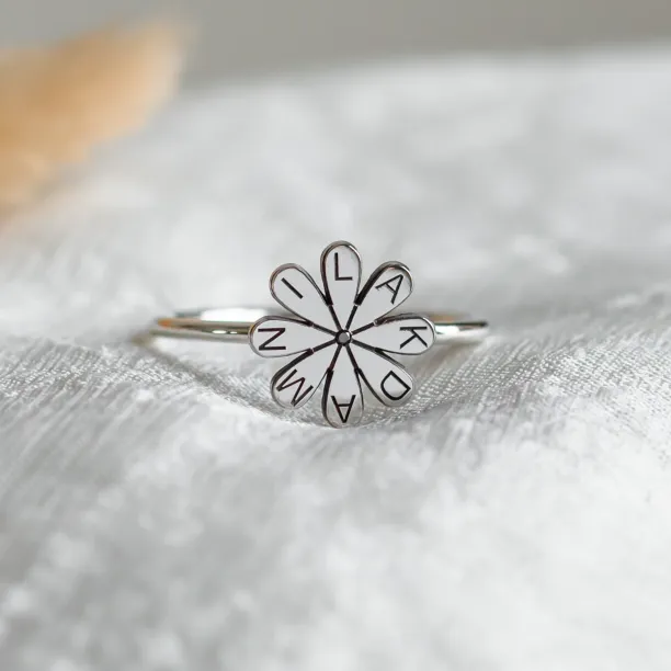 Originální prsten ze zlata s diamantem a gravírem LEXI  Image