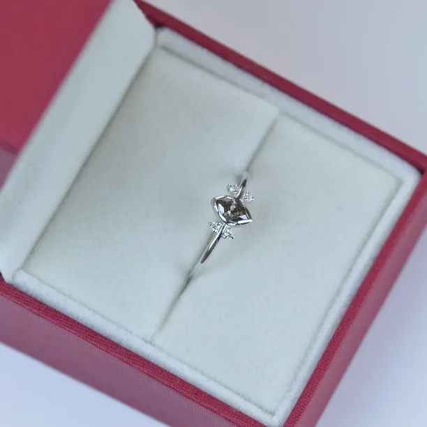 Zlatý prsten s diamantem salt and pepper 0.2ct SABI Image