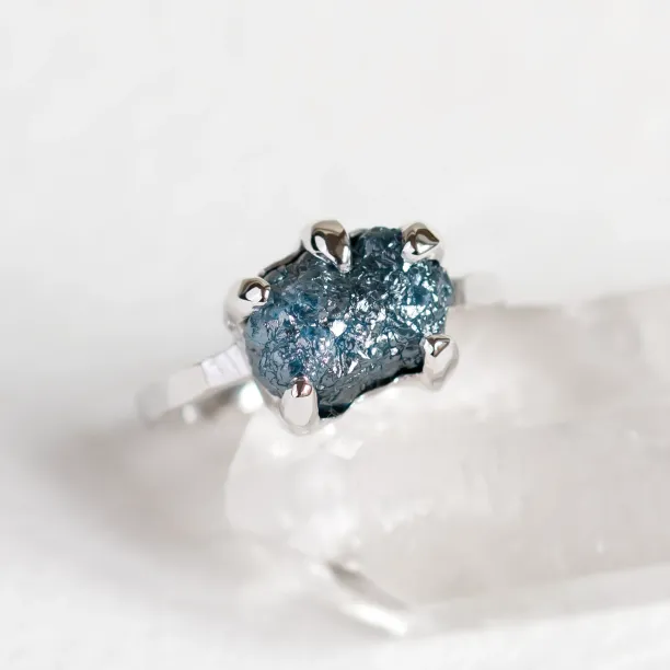 Gold ring with raw diamond VITA Image