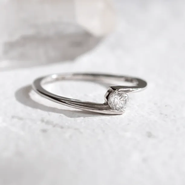 HELSE platinum diamond engagement ring Image