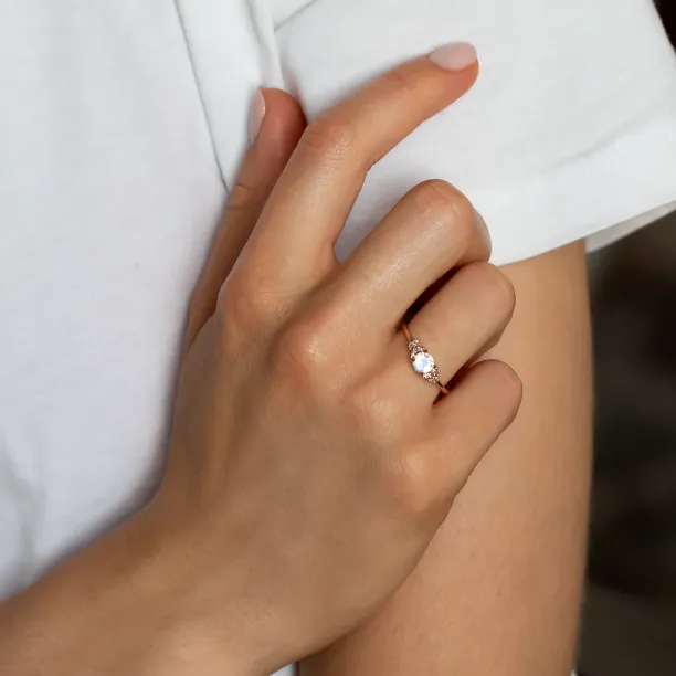 Zlatý zásnubní prsten s měsíčním kamenem DARLEEN Image