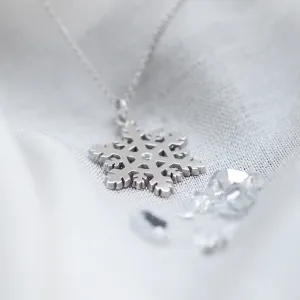 Zlatý přívěsek JANE ve tvaru vločky s diamantem Thumbnail