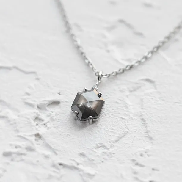 Art deco přívěsek se salt and pepper diamantem ARTIS Image